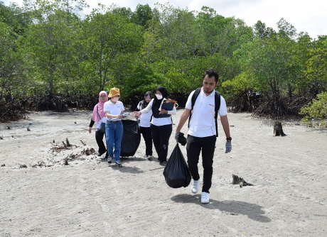 Beach Cleaning & Mangrove Seed Planting - 22